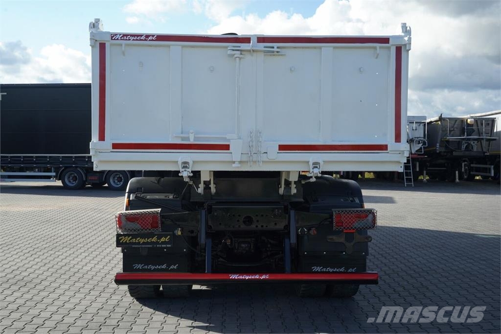 MAN TGS 33.360 / 6x4 / WYWROTKA - 5,7 M + HDS HIAB XS Billenő teherautók