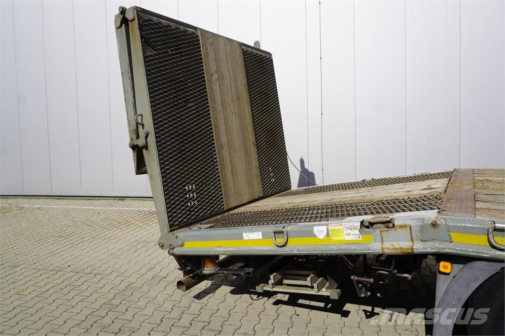 MAN TGS 35.360 E6 8×2 / Fassi F235A.2.22 crane / remot Raupenkrane