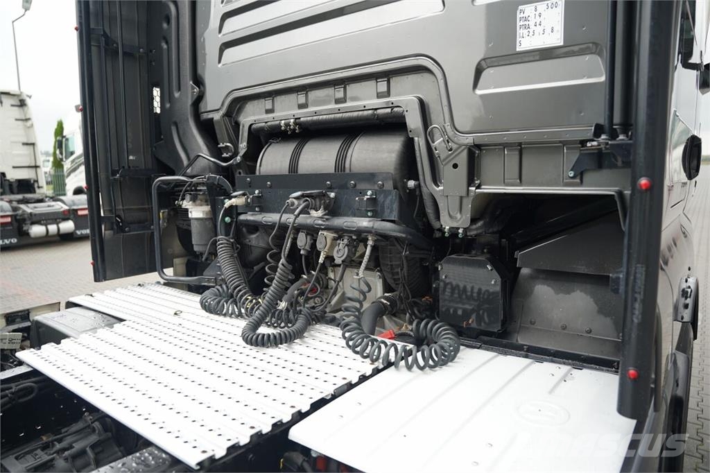 MAN TGX 18.580 / GX / RETARDER / CAŁY NA PODUSZKACH /  Ťahače