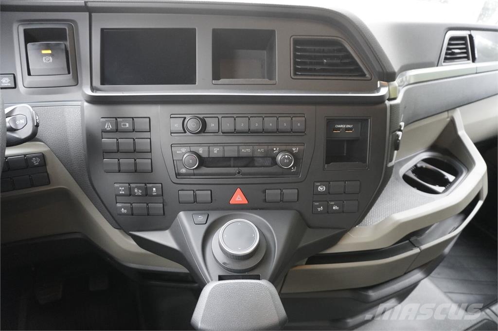 MAN TGX 26.470 6x2-4 / 30 tho. km!!! / Atlas 170.2vb-a Гусеничные краны