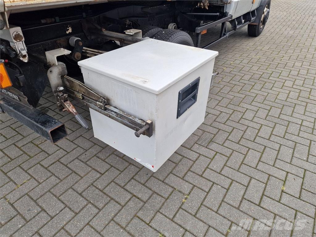 Mercedes-Benz 815 4x4 Doka 3-Way Tipper Camion benne