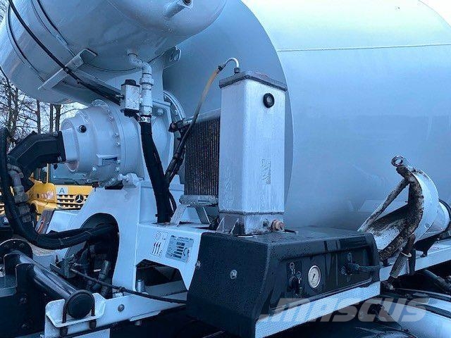 Mercedes-Benz AROCS 3240 8X4 MIXER LIEBHERR, 2018 Kamioni mikseri za beton