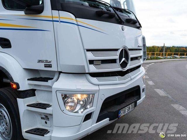 Mercedes-Benz AROCS 2532 6x2 PALFINGER PK 22002 平板栏板货车