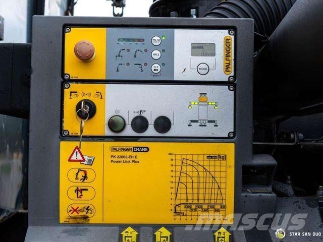 Mercedes-Benz AROCS 2532 6x2 PALFINGER PK 22002 平板栏板货车