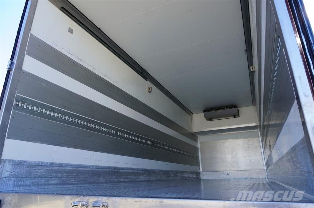 Mercedes-Benz Actros 2548 / 6×2 Temperature controlled trucks