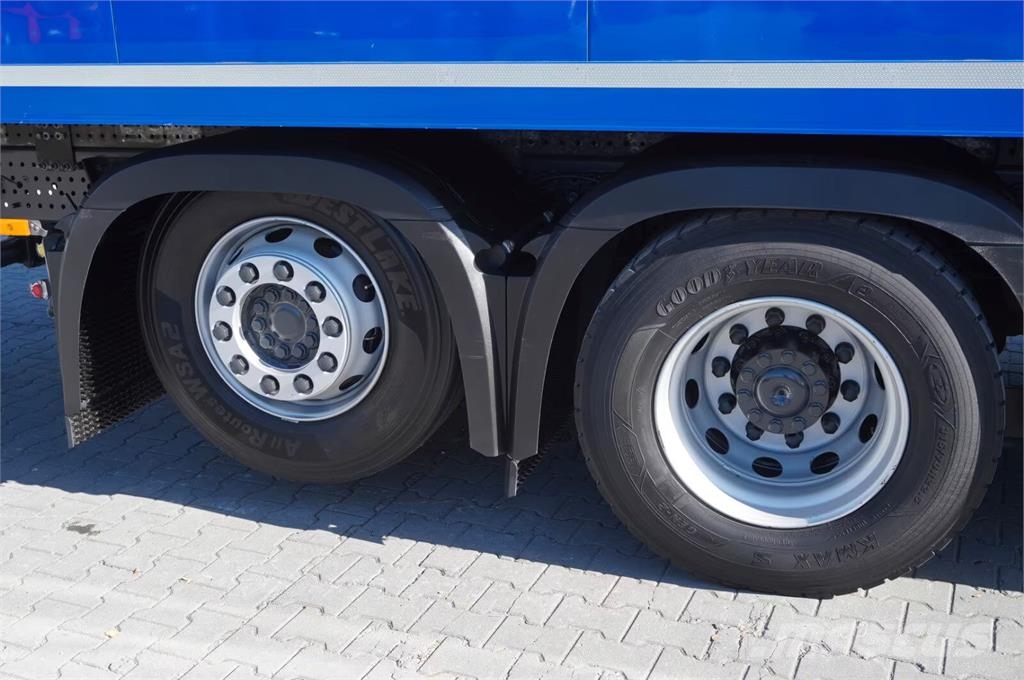 Mercedes-Benz Actros 2548 / 6×2 Temperature controlled trucks