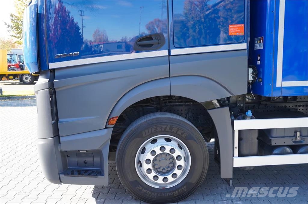 Mercedes-Benz Actros 2548 / 6×2 Temperature controlled trucks