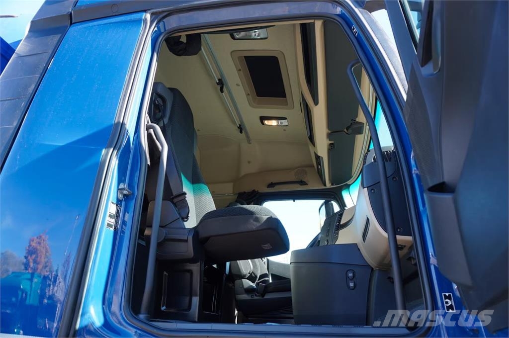 Mercedes-Benz Actros 2548 / 6×2 Temperature controlled trucks