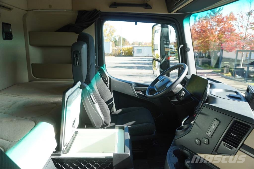 Mercedes-Benz Actros 2548 / 6×2 Temperature controlled trucks