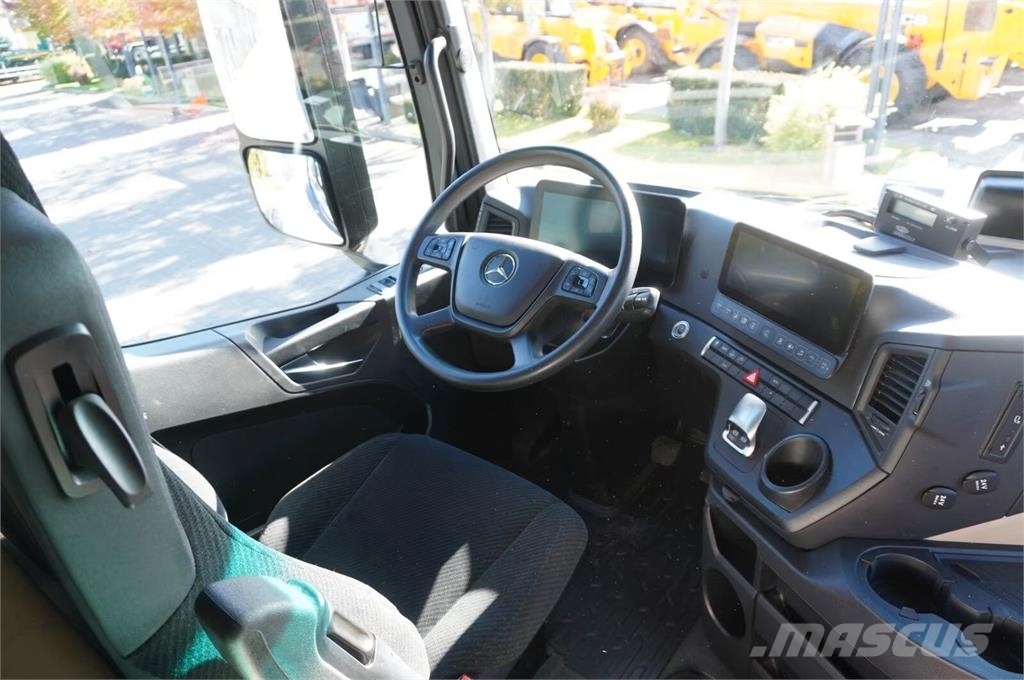Mercedes-Benz Actros 2548 / 6×2 Temperature controlled trucks