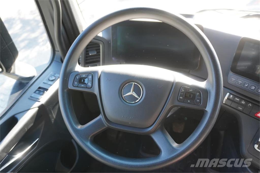 Mercedes-Benz Actros 2548 / 6×2 Temperature controlled trucks