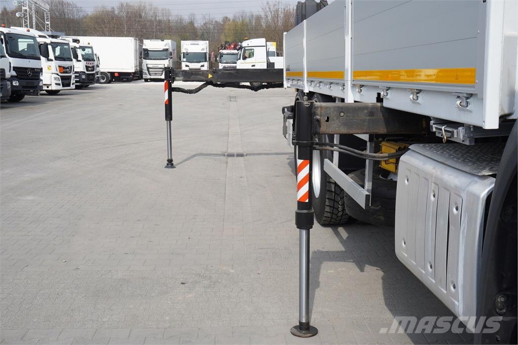 Mercedes-Benz Arocs 2633 flatbed truck / Crane FASSI F155A.0.23  Camiones de cama baja