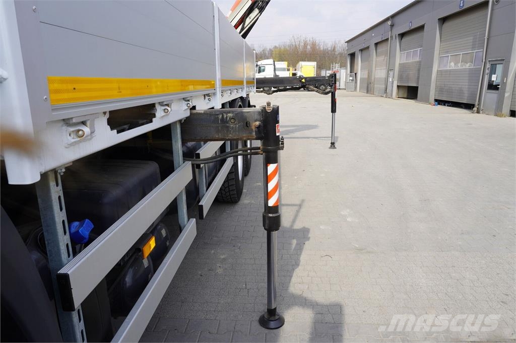 Mercedes-Benz Arocs 2633 flatbed truck / Crane FASSI F155A.0.23  Camiones de cama baja