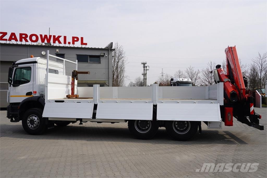 Mercedes-Benz Arocs 2633 flatbed truck / Crane FASSI F155A.0.23  Camiones de cama baja