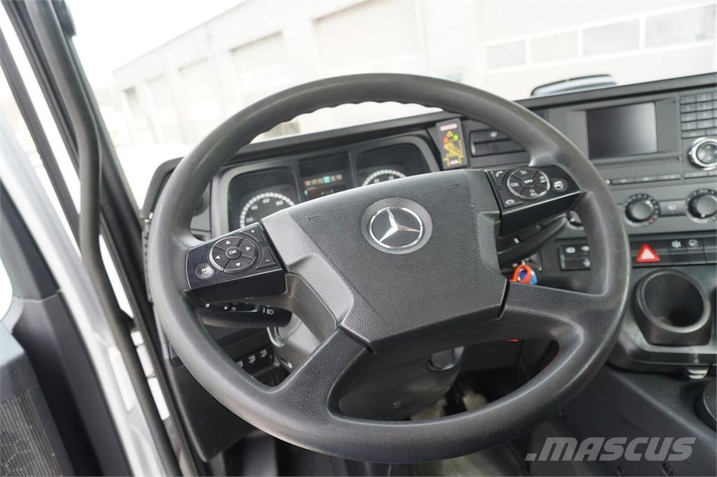 Mercedes-Benz Arocs 2633 flatbed truck / Crane FASSI F155A.0.23  Camiones de cama baja