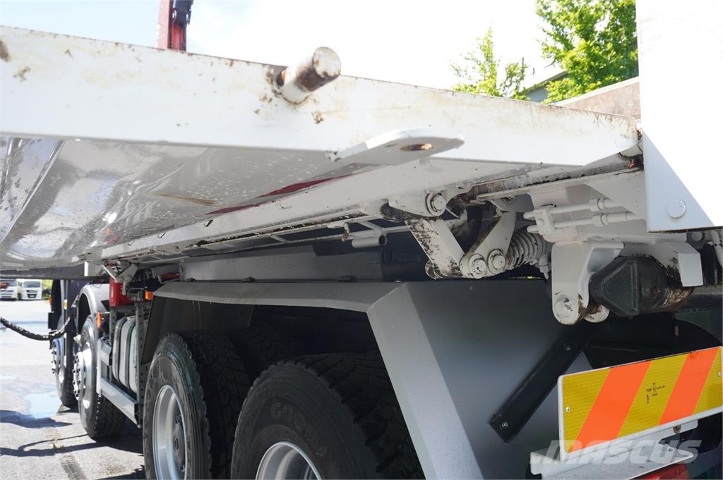 Mercedes-Benz Arocs 3236 8×4 / 90 tho. km / Fassi F155A.0.22 / r Bañeras basculantes usadas