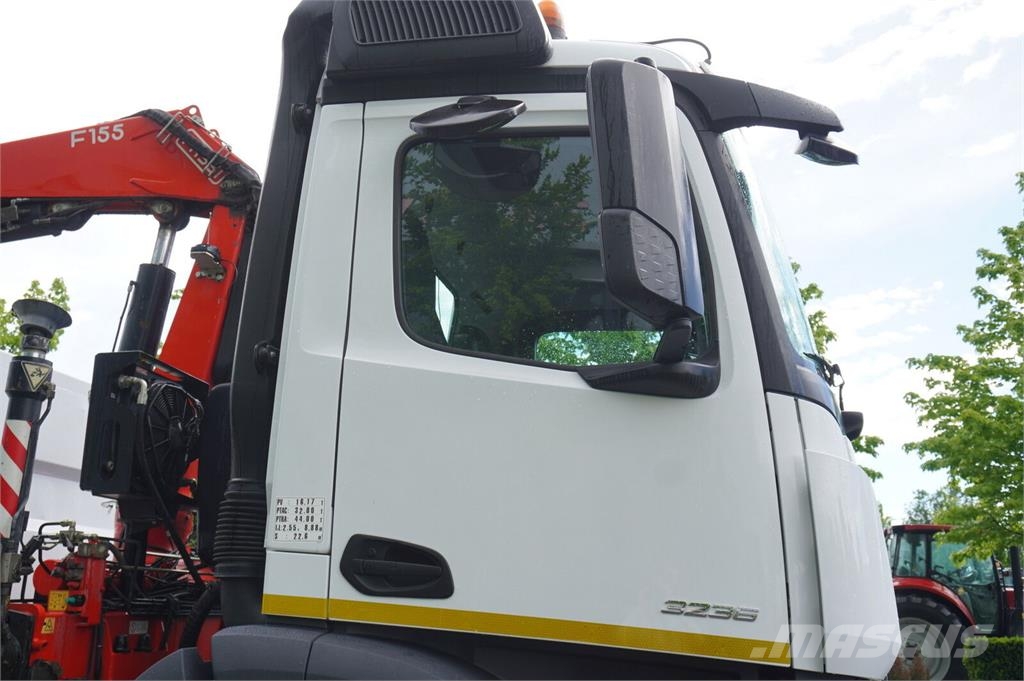 Mercedes-Benz Arocs 3236 8×4 / 90 tho. km / Fassi F155A.0.22 / r Bañeras basculantes usadas