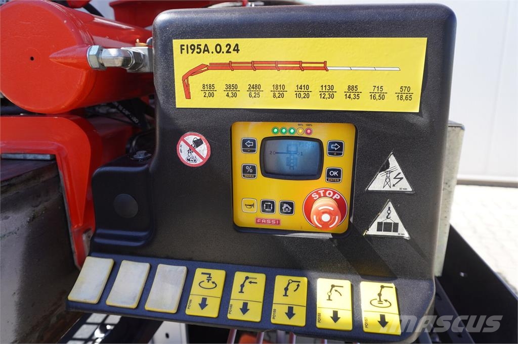 Mercedes-Benz Arocs 2536 6×2 / 200 tho. km / Fassi F195 crane /  平板栏板货车
