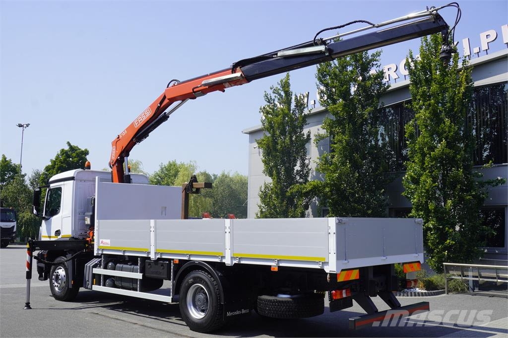 Mercedes-Benz Arocs 1827 4x2 / 70 tho km!!! / Fassi F135A.0.22 c 平板栏板货车