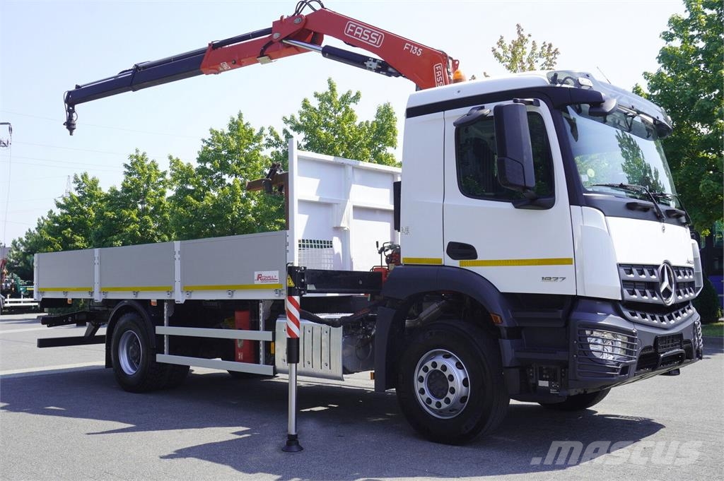 Mercedes-Benz Arocs 1827 4x2 / 70 tho km!!! / Fassi F135A.0.22 c 平板栏板货车