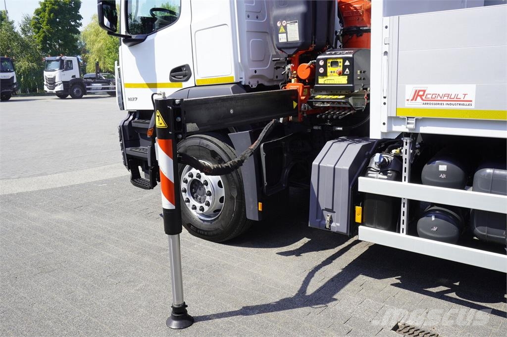 Mercedes-Benz Arocs 1827 4x2 / 70 tho km!!! / Fassi F135A.0.22 c 平板栏板货车