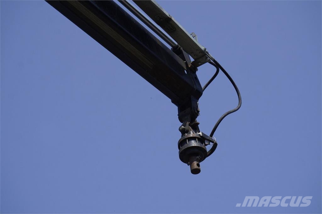 Mercedes-Benz Arocs 1827 4x2 / 70 tho km!!! / Fassi F135A.0.22 c 平板栏板货车