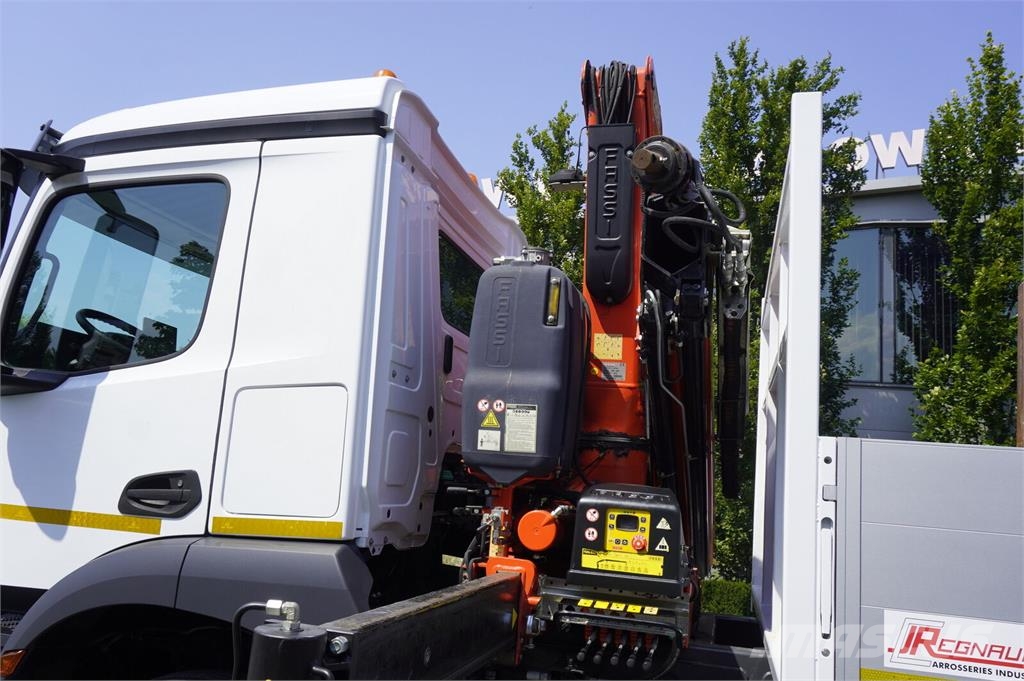 Mercedes-Benz Arocs 1827 4x2 / 70 tho km!!! / Fassi F135A.0.22 c 平板栏板货车