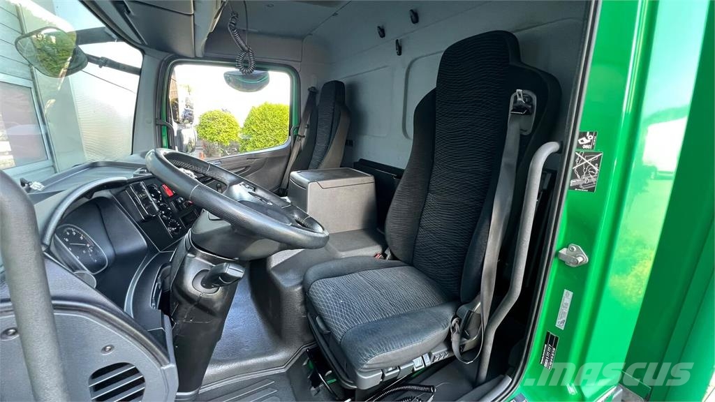 Mercedes-Benz ATEGO 1218 CONTAINER LIFT 1500 kg Camion Fourgon