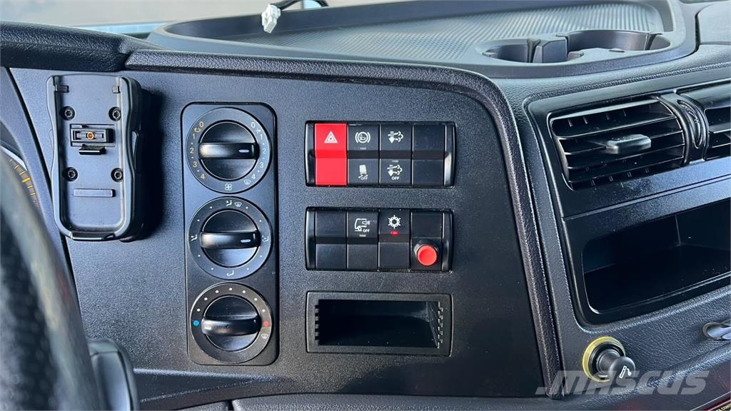Mercedes-Benz ATEGO 1218 CONTAINER LIFT 1500 kg Camion Fourgon