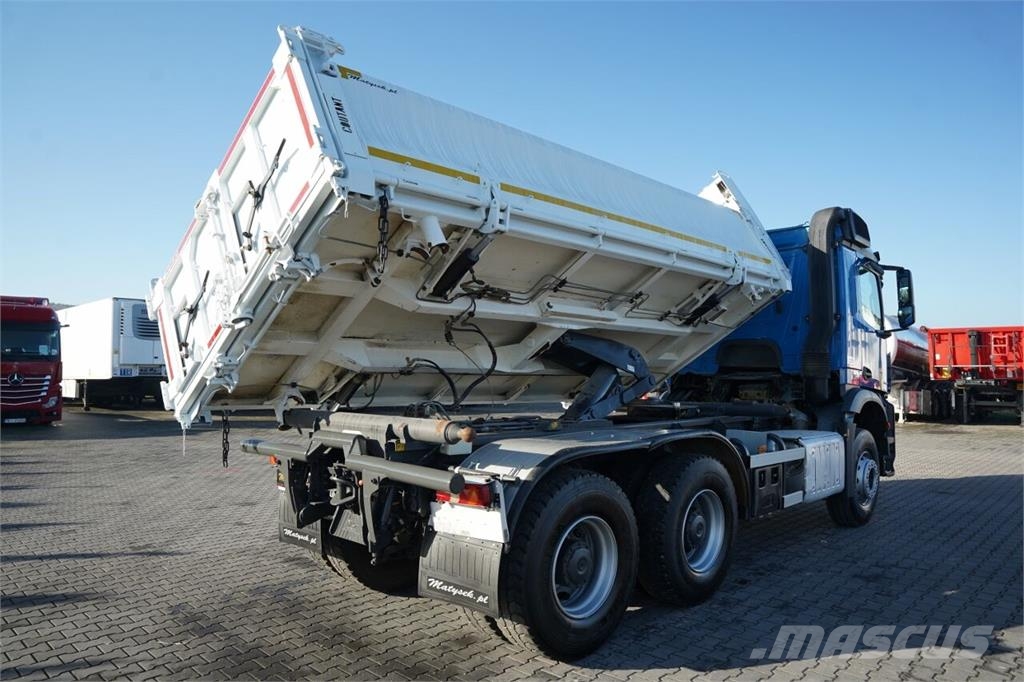 Mercedes-Benz AROCS 3336 / 6x4 / BASCULABILĂ PE 3 PĂRȚI - 5,2 M Kallurid
