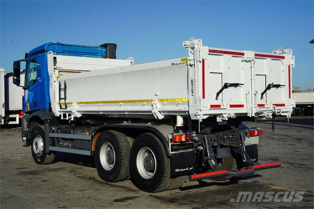 Mercedes-Benz AROCS 3336 / 6x4 / BASCULABILĂ PE 3 PĂRȚI - 5,2 M Kallurid