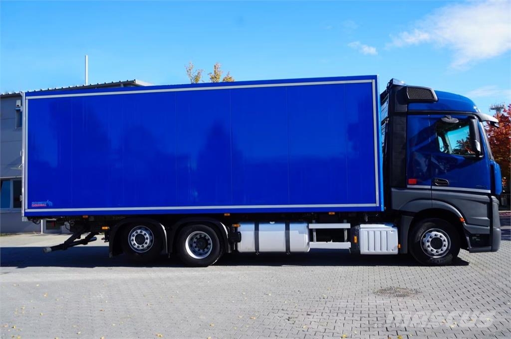 Mercedes-Benz Actros 2548 / 6×2 Temperature controlled trucks