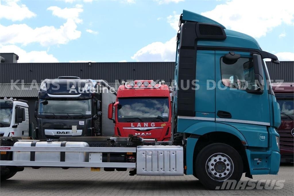 Mercedes-Benz Actros 1840 BDF Container Truck / 2 XL Fuel Tanks  Chasís