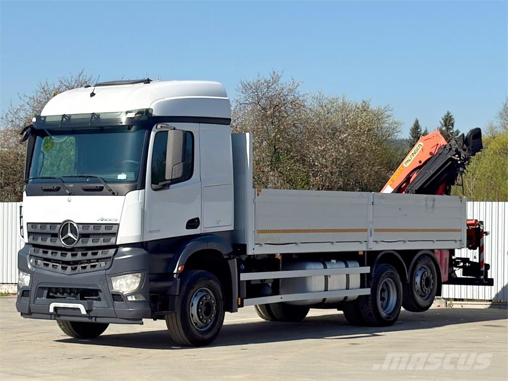Mercedes-Benz AROCS 2542 平板栏板货车