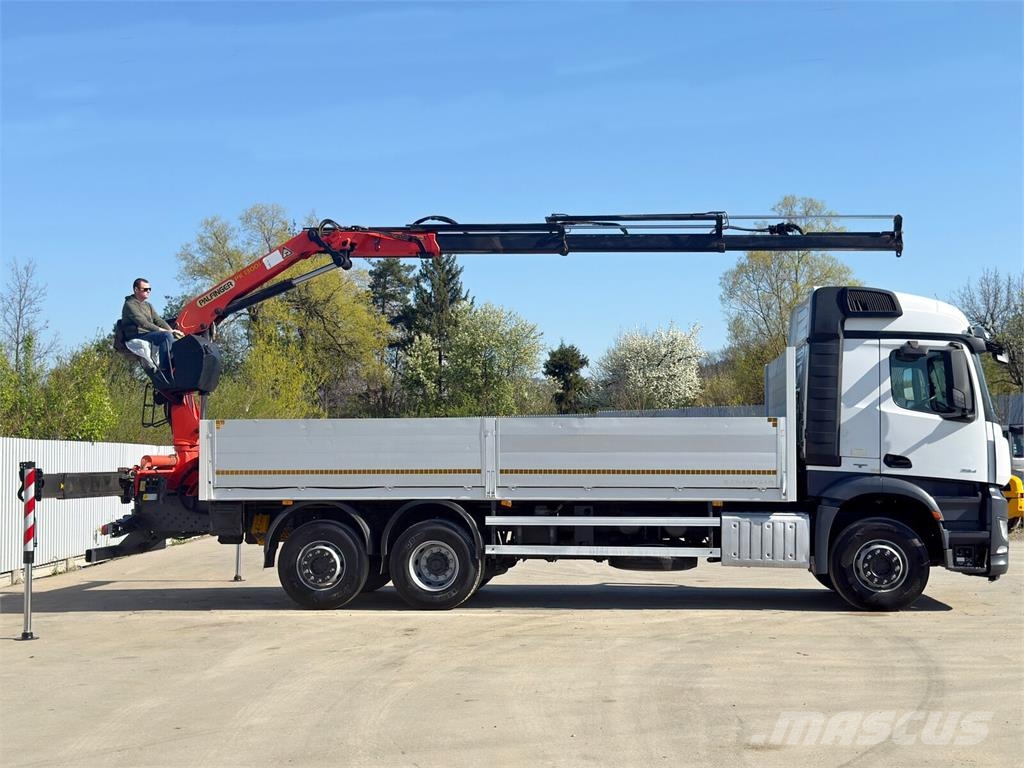 Mercedes-Benz AROCS 2542 平板栏板货车