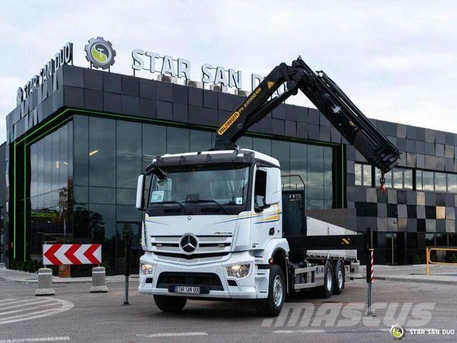 Mercedes-Benz AROCS 2532 6x2 PALFINGER PK 22002 平板栏板货车