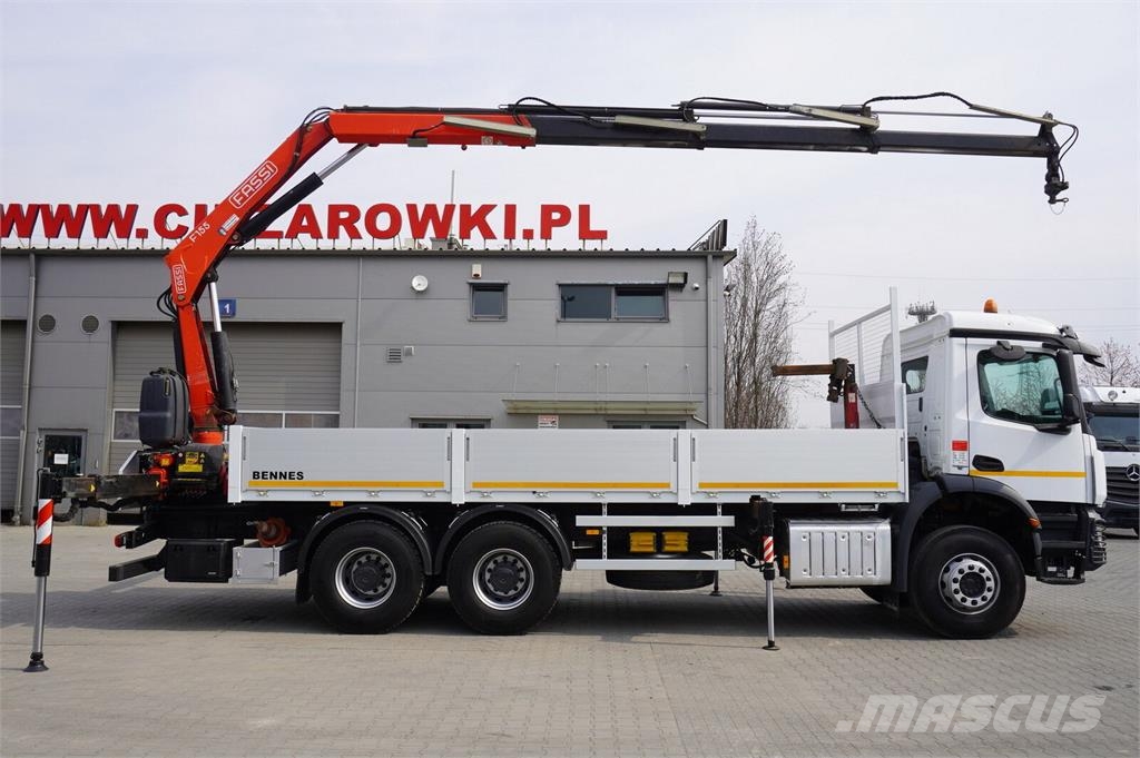 Mercedes-Benz Arocs 2633 flatbed truck / Crane FASSI F155A.0.23  Camiones de cama baja