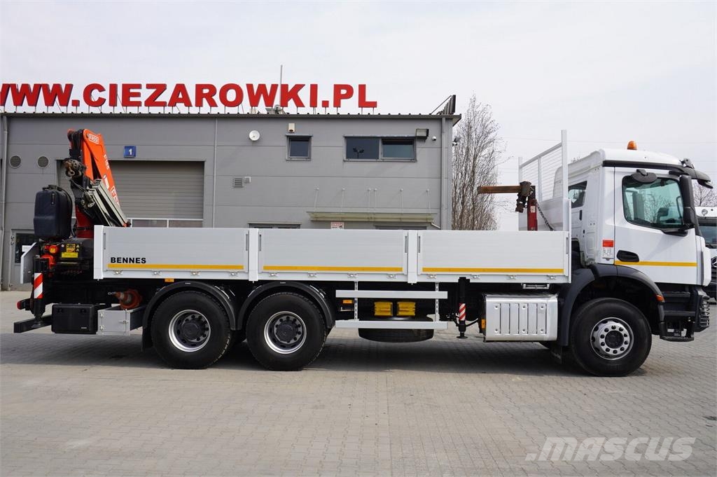 Mercedes-Benz Arocs 2633 flatbed truck / Crane FASSI F155A.0.23  Camiones de cama baja