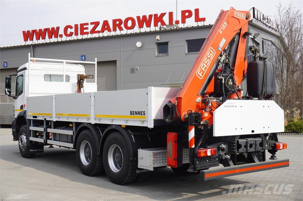 Mercedes-Benz Arocs 2633 flatbed truck / Crane FASSI F155A.0.23  Camiones de cama baja