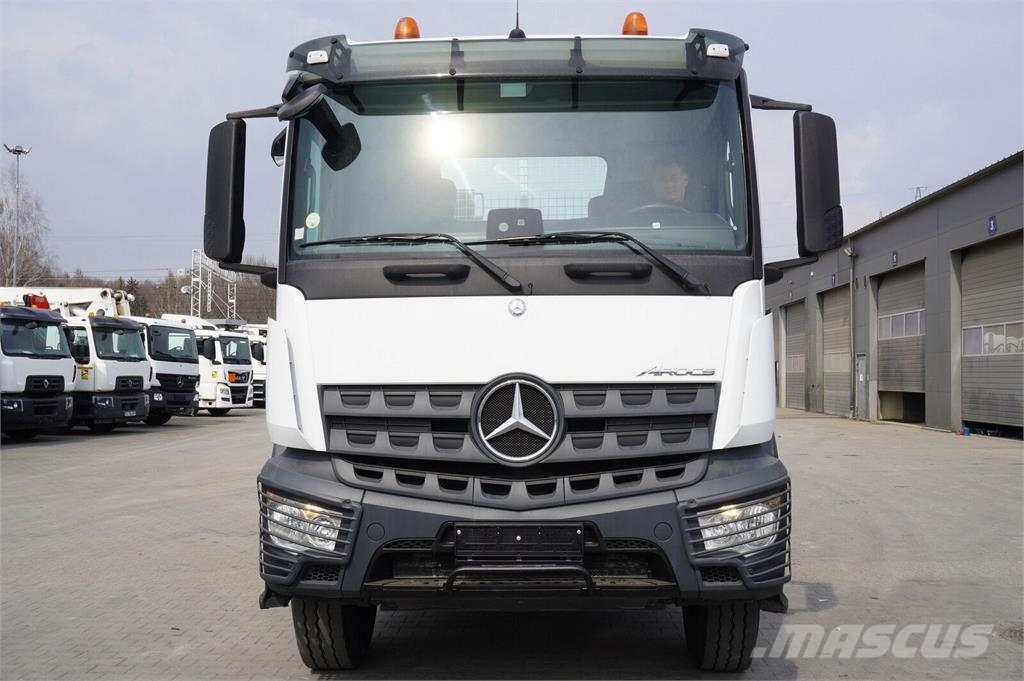 Mercedes-Benz Arocs 2633 flatbed truck / Crane FASSI F155A.0.23  Camiones de cama baja