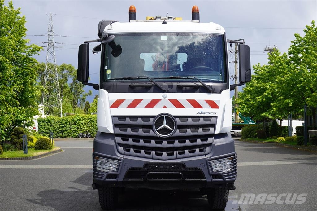 Mercedes-Benz Arocs 3236 8×4 / 90 tho. km / Fassi F155A.0.22 / r Bañeras basculantes usadas