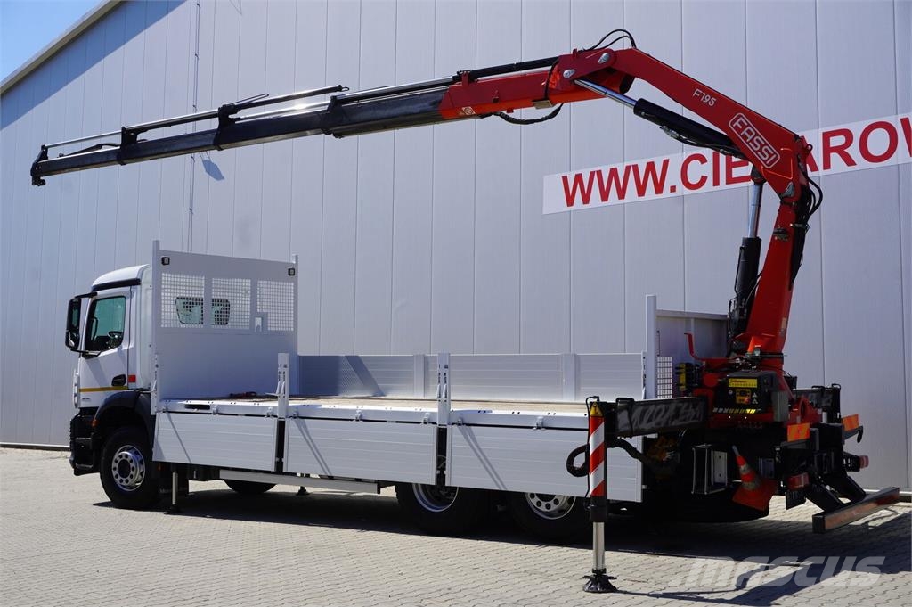 Mercedes-Benz Arocs 2536 6×2 / 200 tho. km / Fassi F195 crane /  平板栏板货车