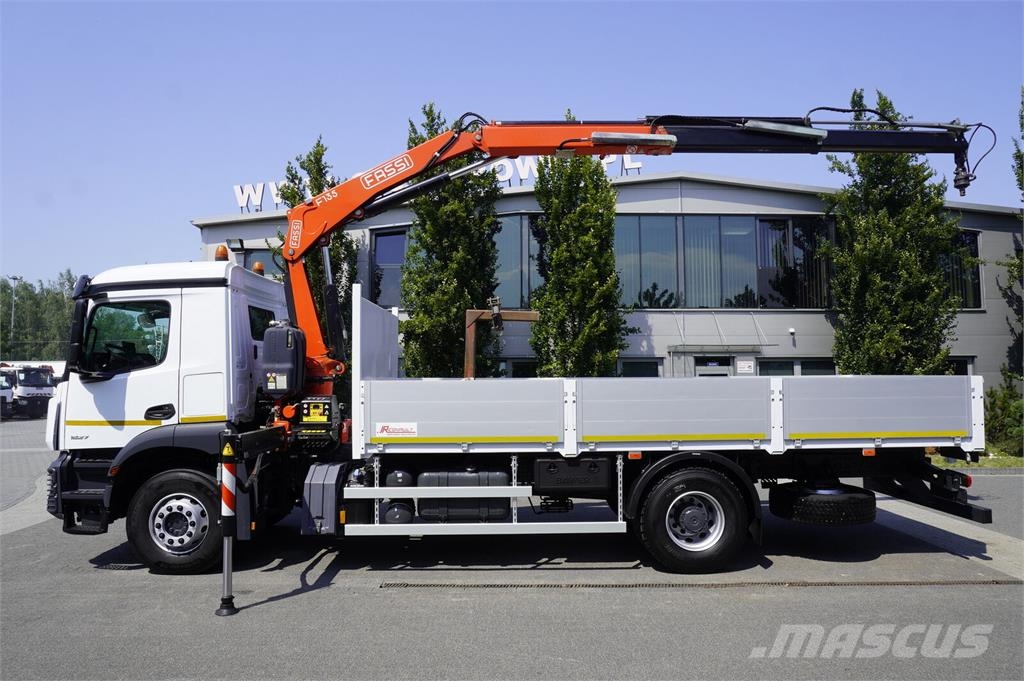 Mercedes-Benz Arocs 1827 4x2 / 70 tho km!!! / Fassi F135A.0.22 c 平板栏板货车