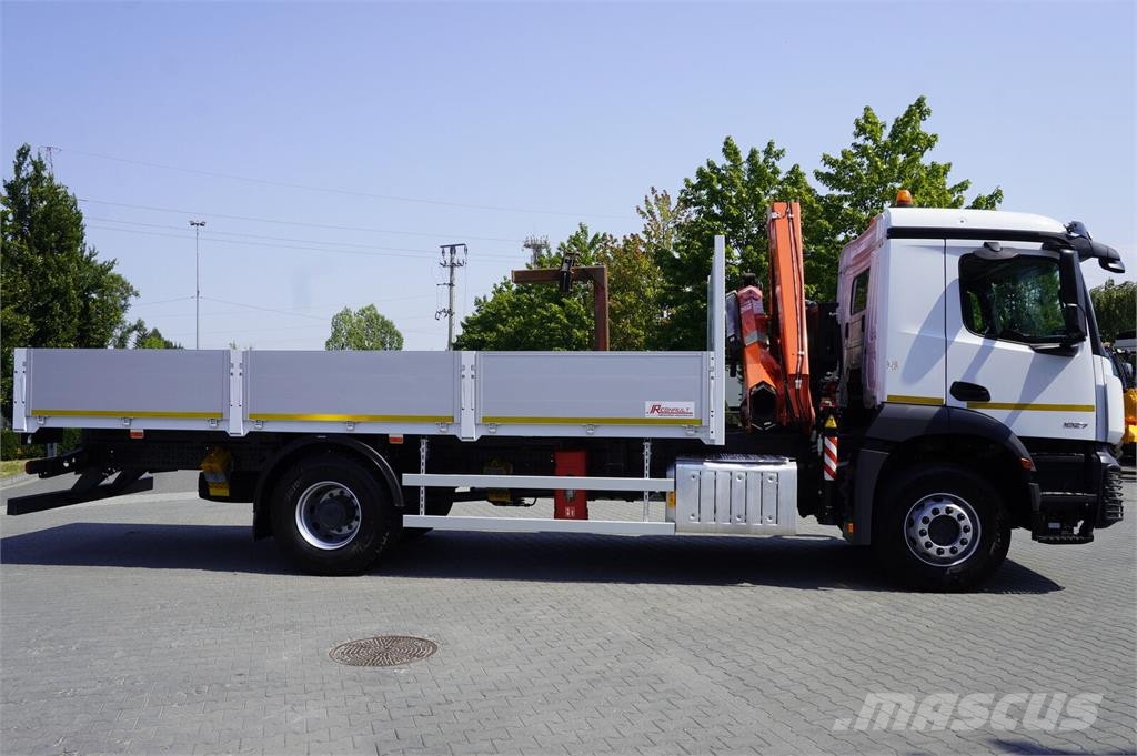 Mercedes-Benz Arocs 1827 4x2 / 70 tho km!!! / Fassi F135A.0.22 c 平板栏板货车