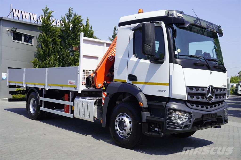 Mercedes-Benz Arocs 1827 4x2 / 70 tho km!!! / Fassi F135A.0.22 c 平板栏板货车