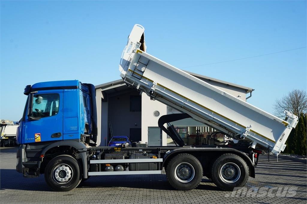 Mercedes-Benz AROCS 3336 / 6x4 / BASCULABILĂ PE 3 PĂRȚI - 5,2 M Kallurid