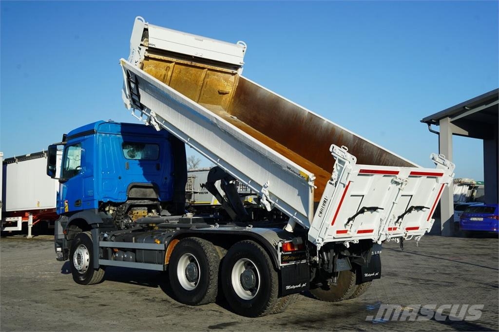 Mercedes-Benz AROCS 3336 / 6x4 / BASCULABILĂ PE 3 PĂRȚI - 5,2 M Kallurid