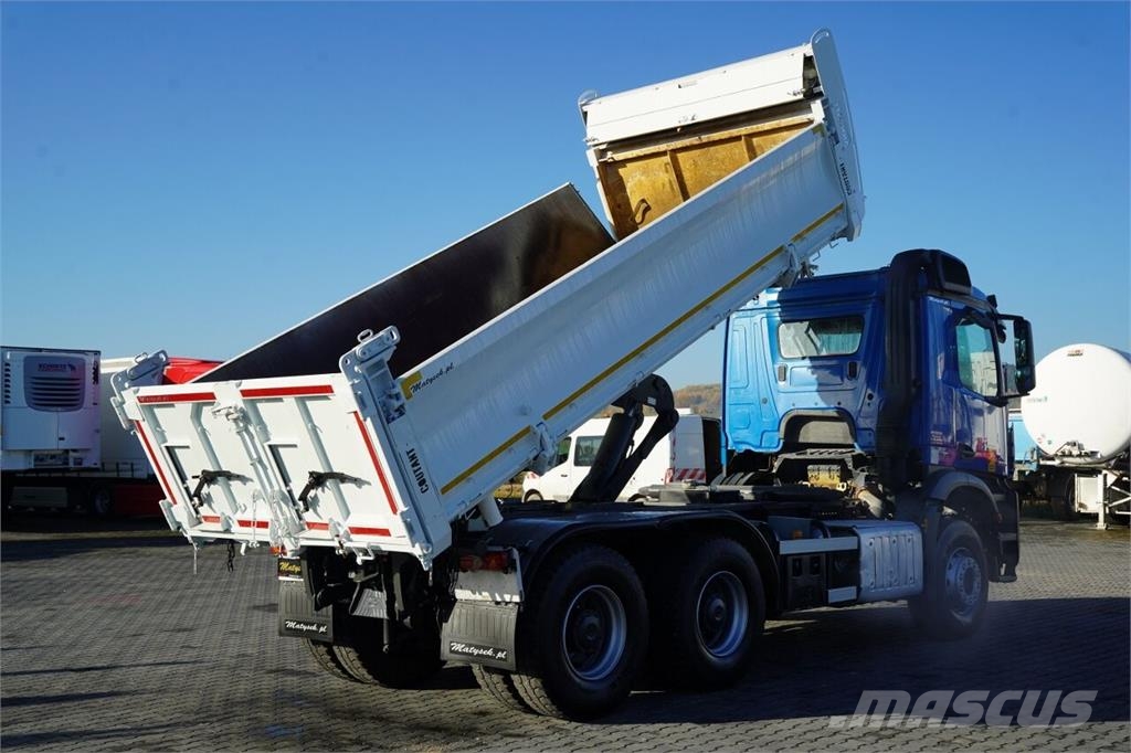Mercedes-Benz AROCS 3336 / 6x4 / BASCULABILĂ PE 3 PĂRȚI - 5,2 M Kallurid