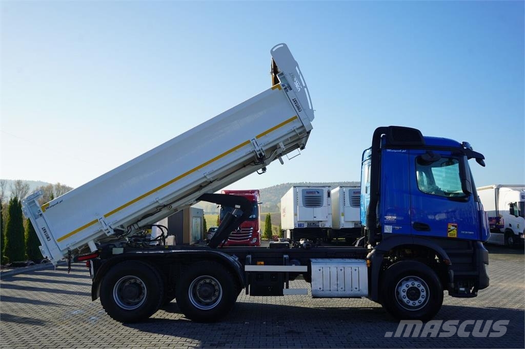 Mercedes-Benz AROCS 3336 / 6x4 / BASCULABILĂ PE 3 PĂRȚI - 5,2 M Kallurid
