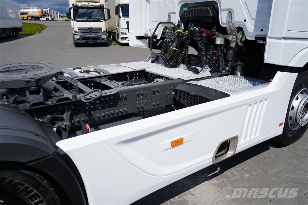 Mercedes-Benz F / 1845 / ACC / E 6 / STREAM SPACE / MAŁY PRZEBIE Tractor Units